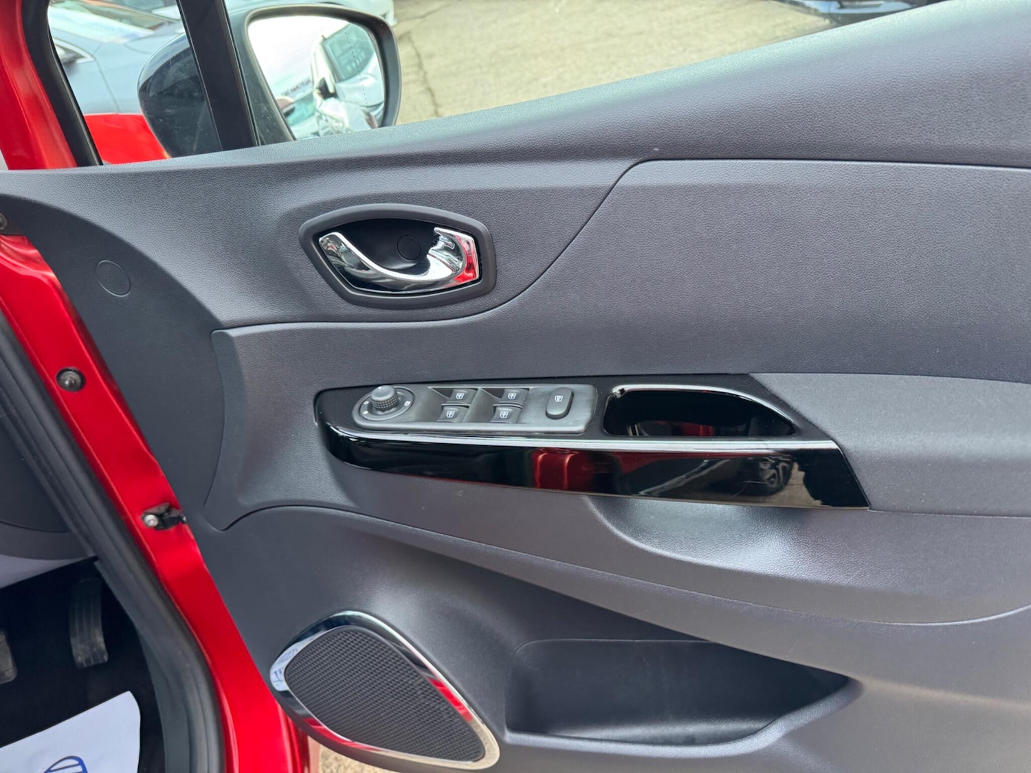 Used Renault Captur 2017 for sale - 77657947: Photo 31