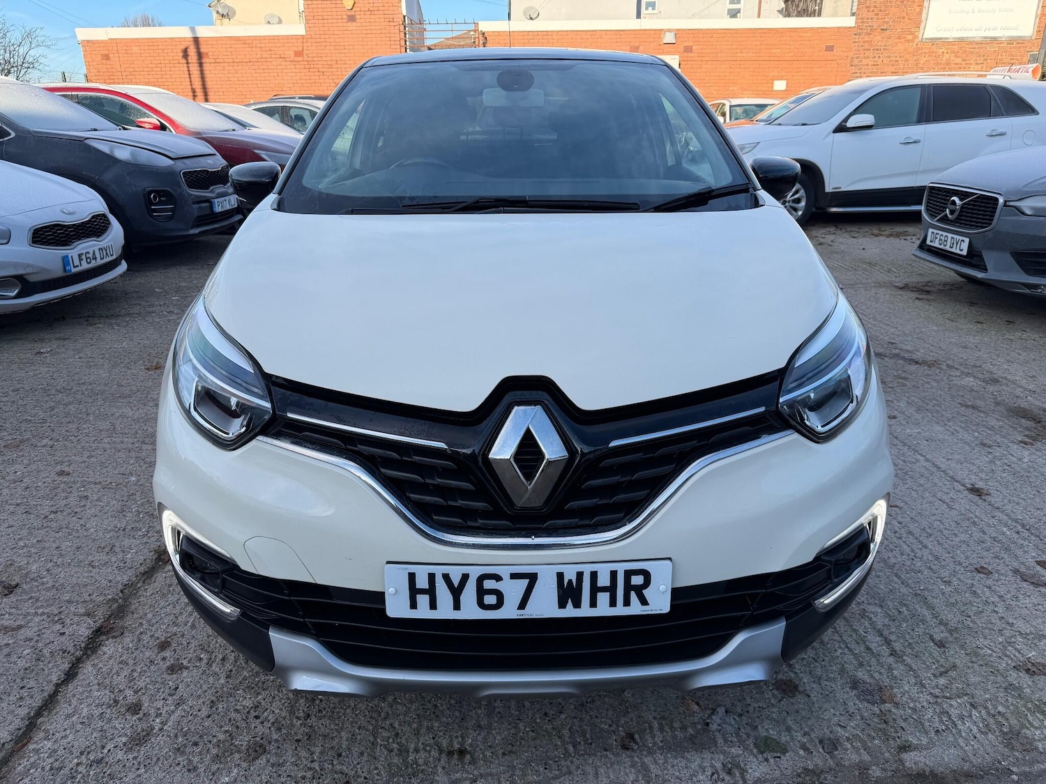 Used Renault Captur 2017 for sale - 76997343: Photo 2