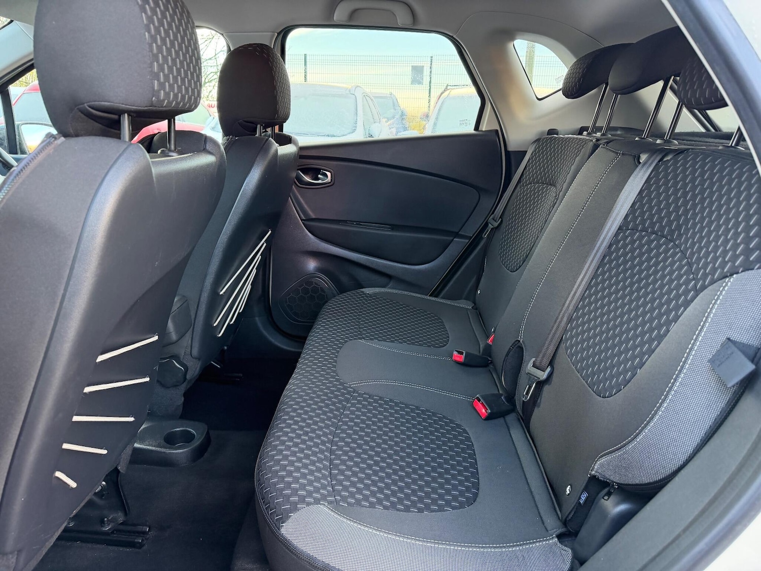 Used Renault Captur 2017 for sale - 76997343: Photo 26