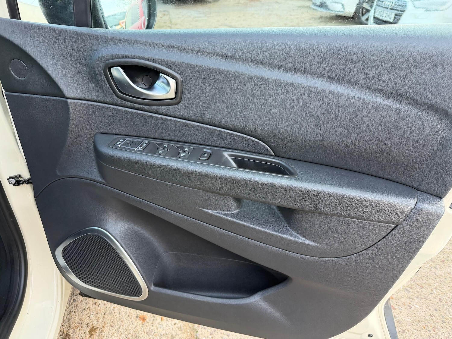 Used Renault Captur 2017 for sale - 76997343: Photo 27