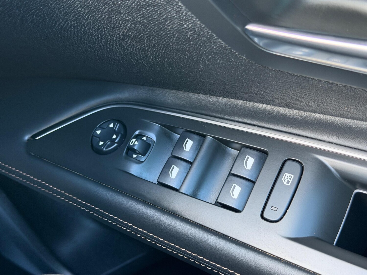 Used Peugeot 3008 2018 for sale - 77909150: Photo 27