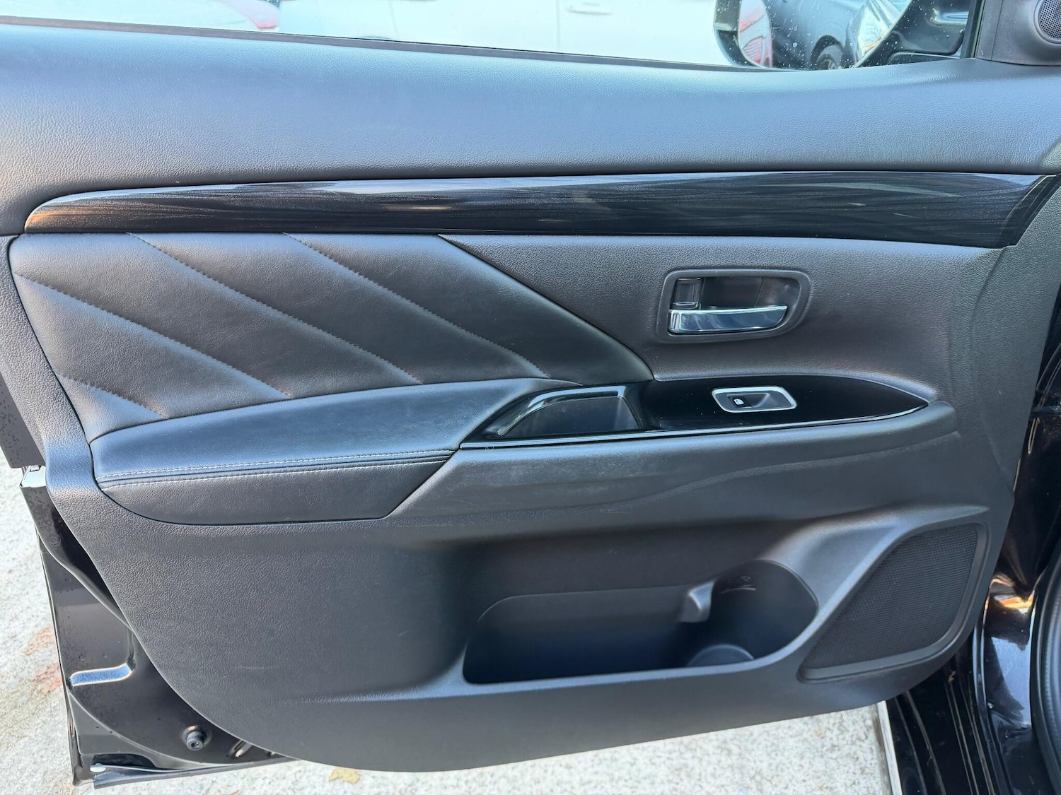 Used Mitsubishi Outlander for sale - 76993232: Photo 32