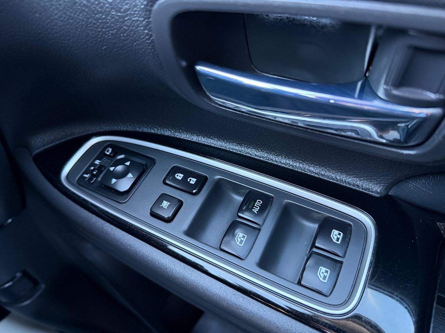 Used Mitsubishi Outlander for sale - 76993232: Photo 40