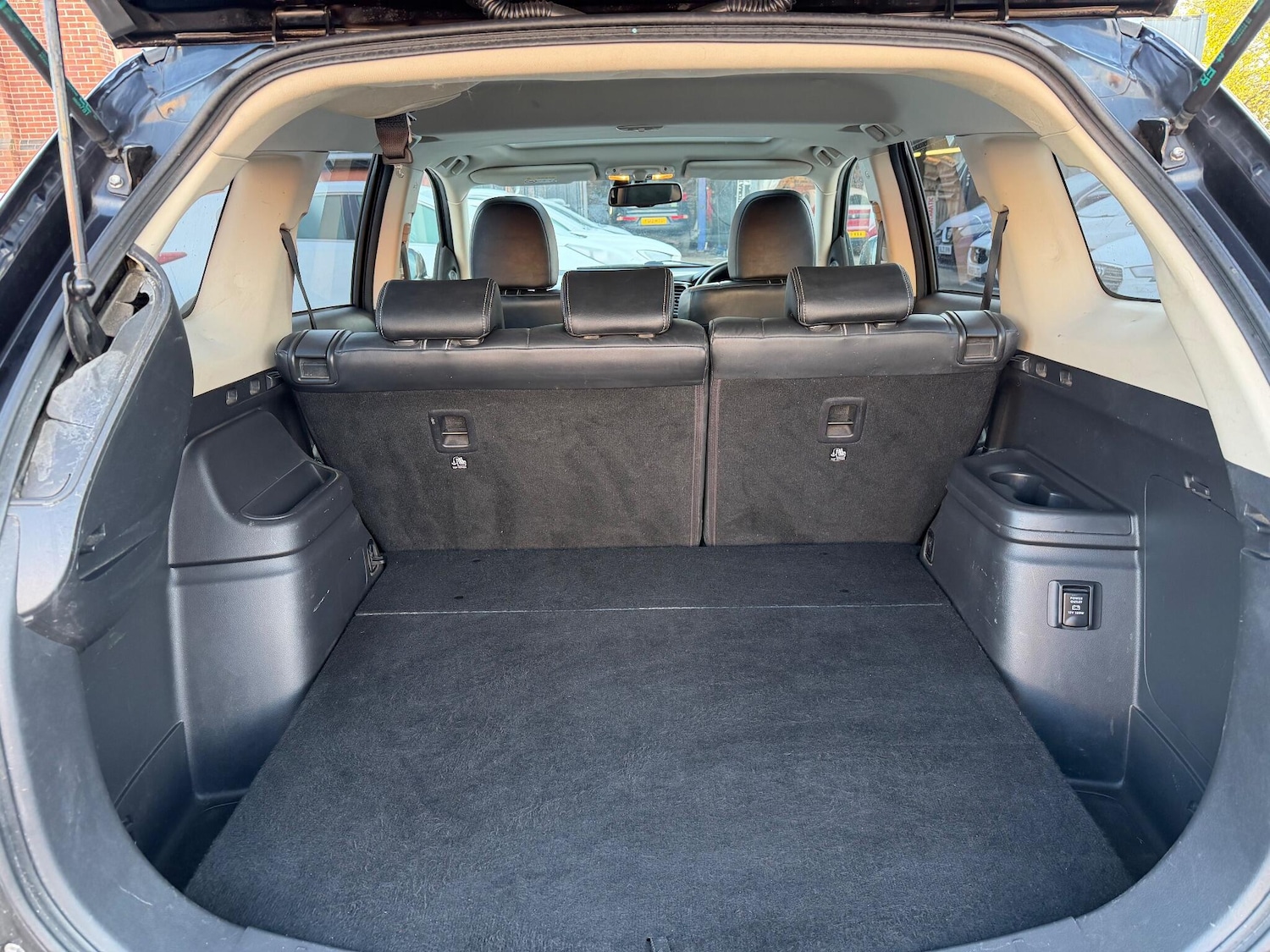 Used Mitsubishi Outlander for sale - 76993232: Photo 46