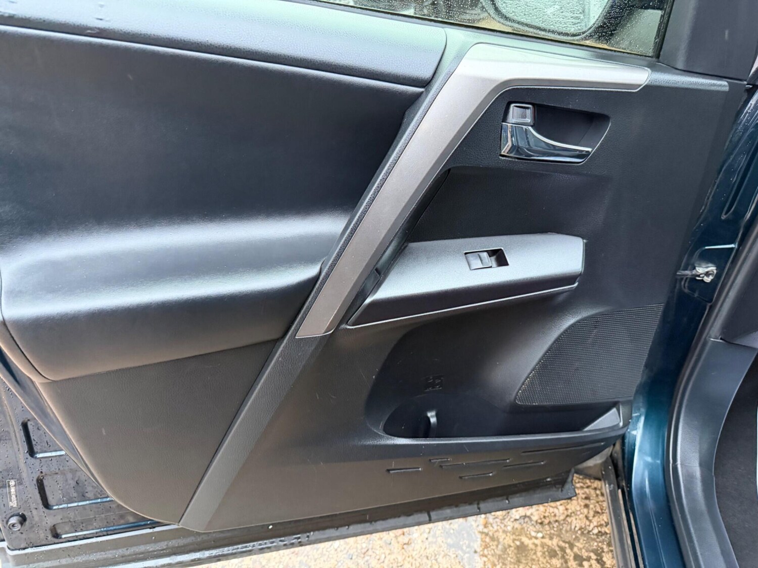 Used Toyota RAV4 2017 for sale - 77479337: Photo 30