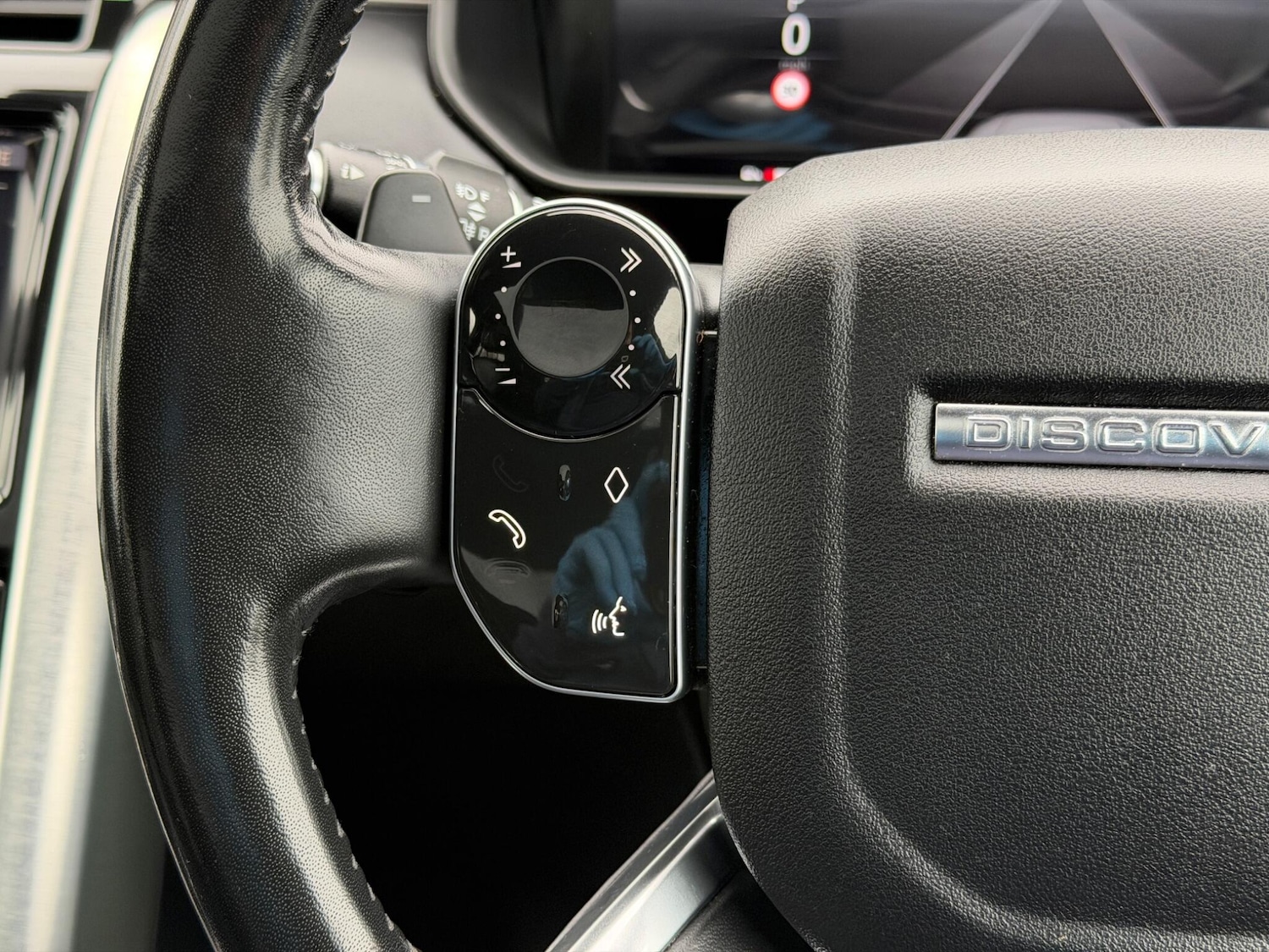 Used Land Rover Discovery 2018 for sale - 78100229: Photo 32