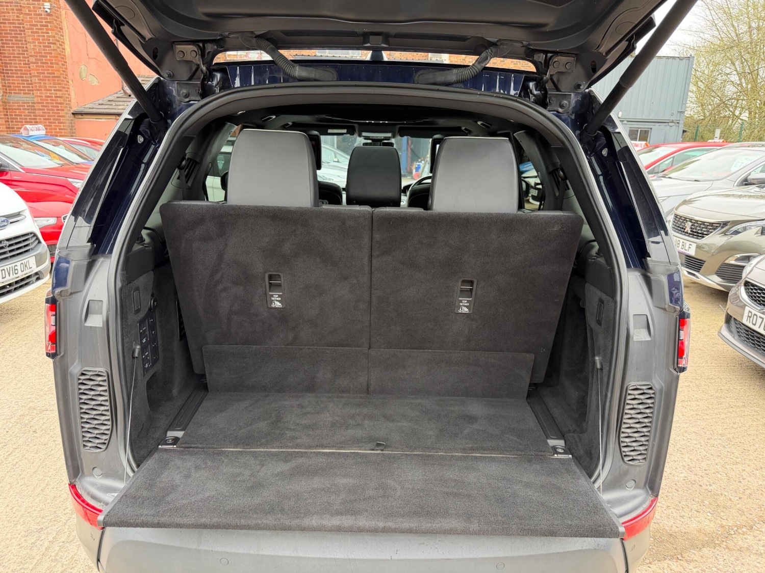 Used Land Rover Discovery 2018 for sale - 78100229: Photo 46