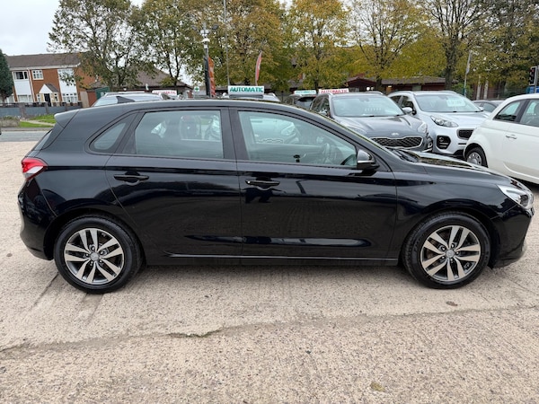 Used Hyundai i30 2017 for sale - 76227688: Photo 8