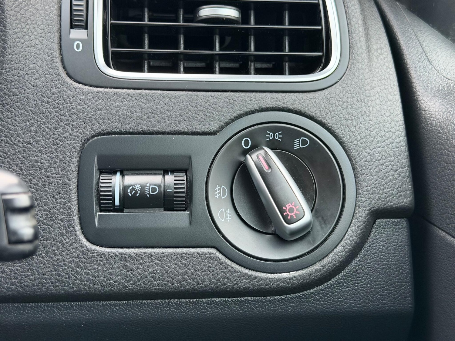 Used Volkswagen Polo 2012 for sale - 77082079: Photo 22