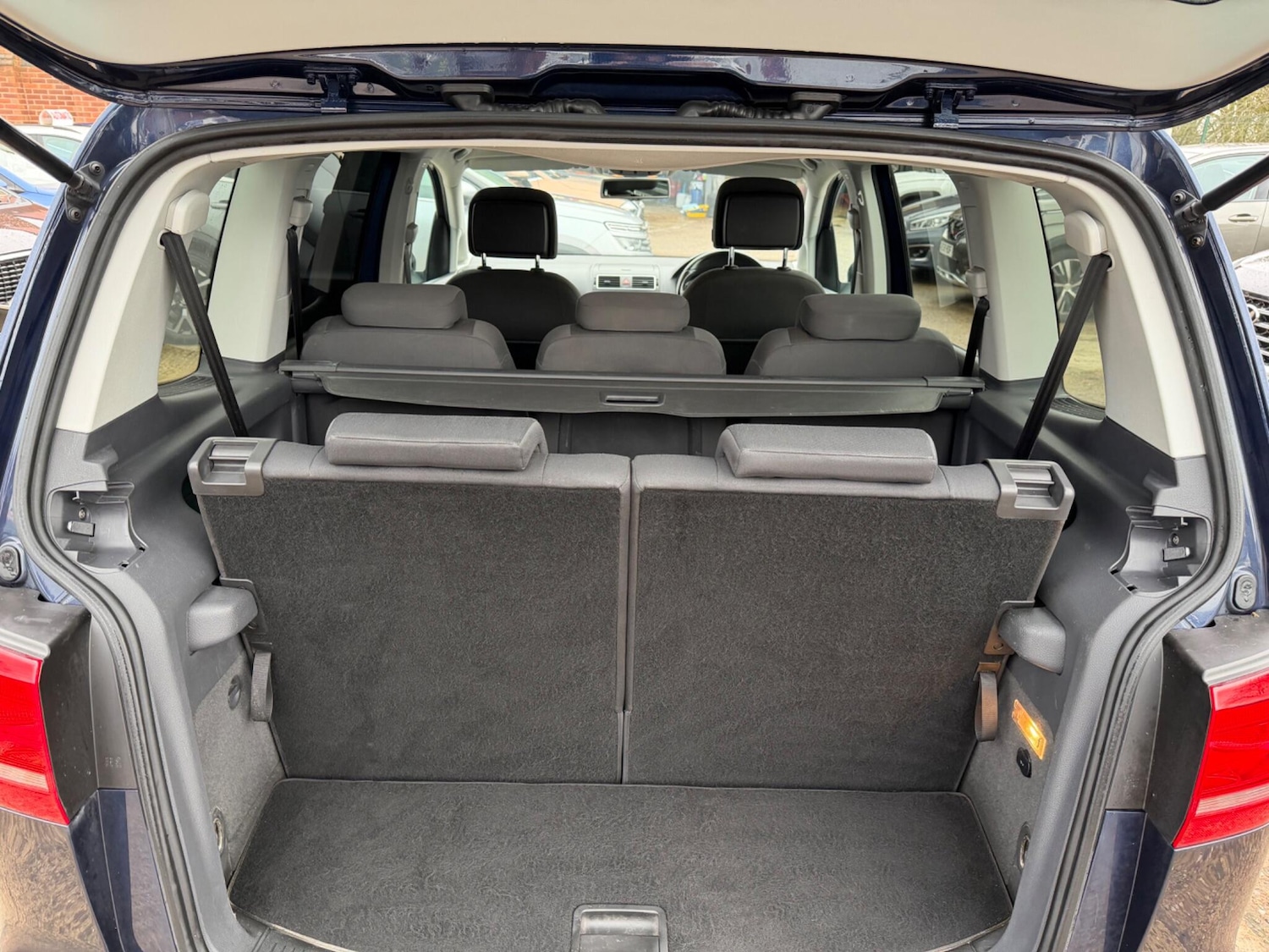 Used Volkswagen Touran 2013 for sale - 77376113: Photo 18