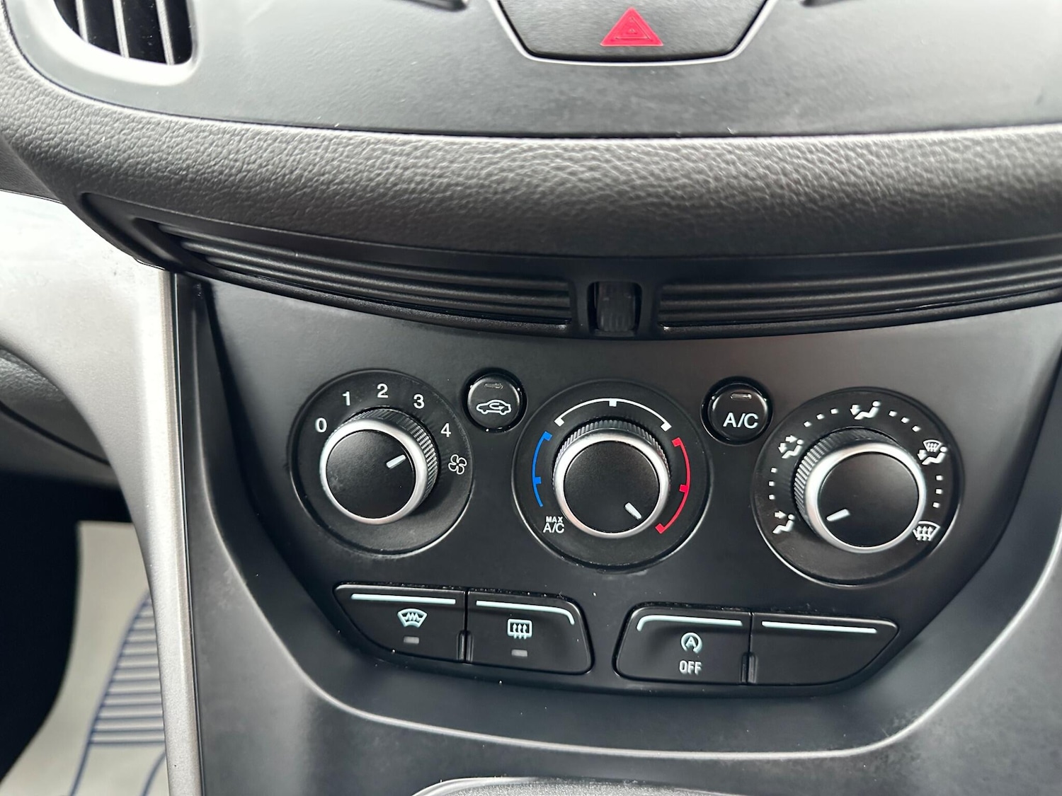 Used Ford Kuga 2015 for sale - 76990412: Photo 19