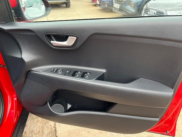 Used Kia Stonic 2019 for sale - 75318432: Photo 30