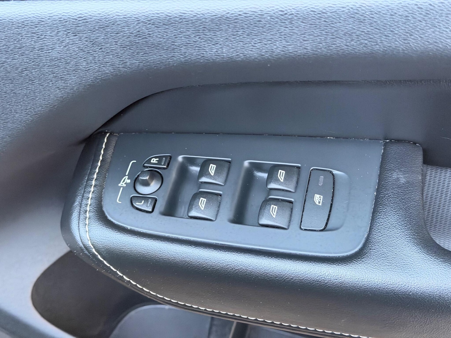 Used Volvo XC60 2018 for sale - 77143638: Photo 30