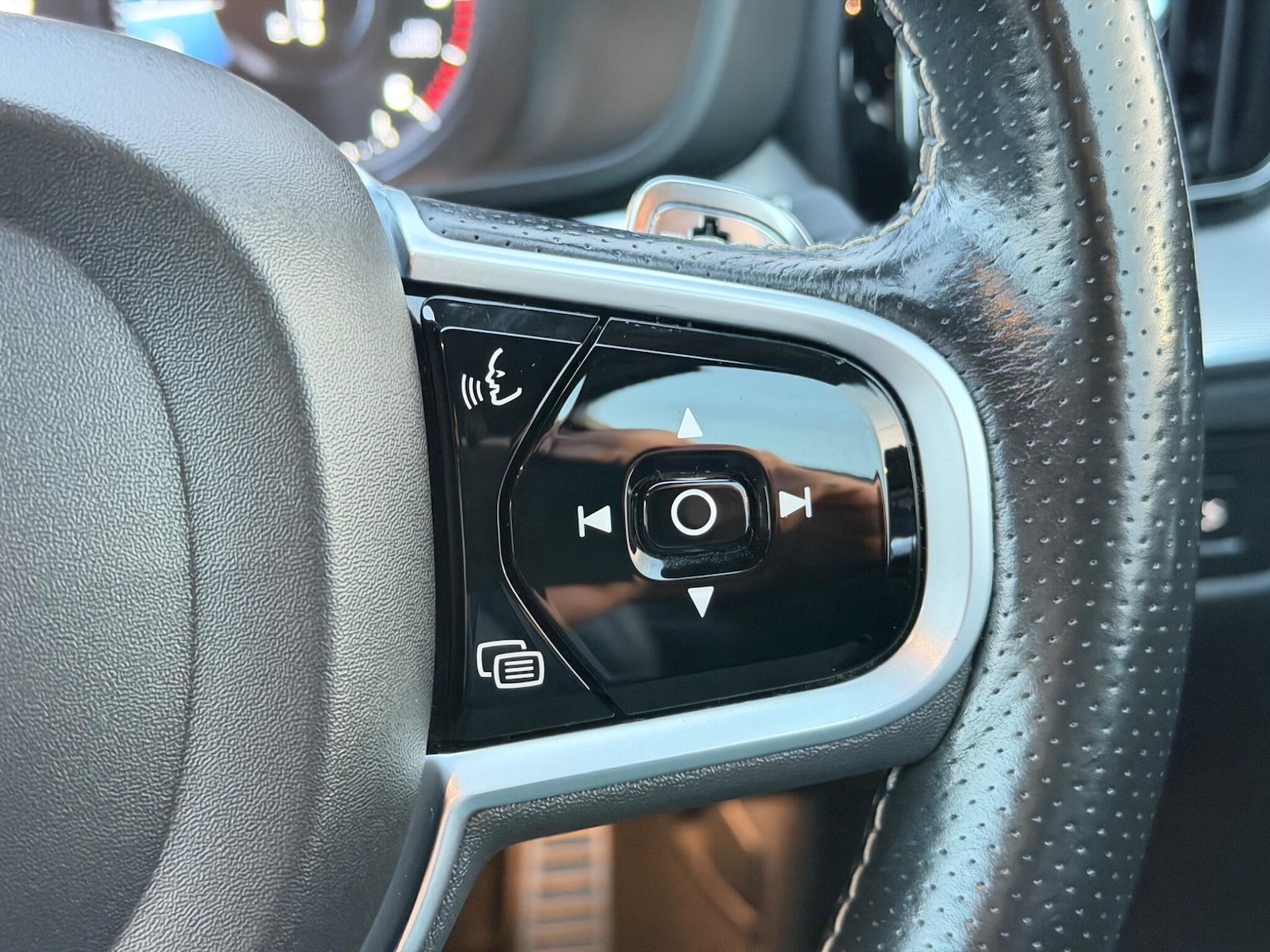 Used Volvo XC60 2018 for sale - 77143638: Photo 33