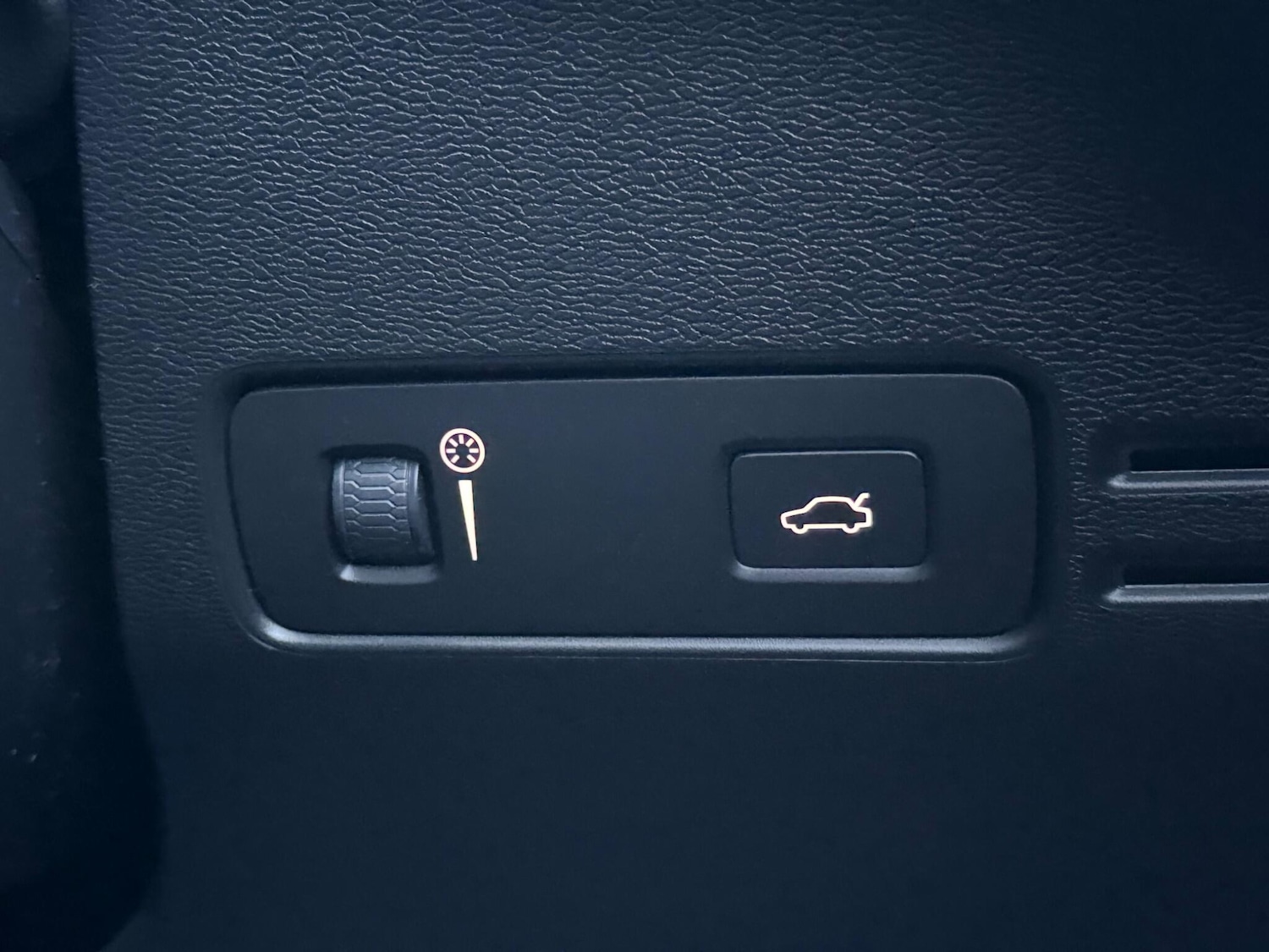 Used Volvo XC40 2019 for sale - 77143614: Photo 44