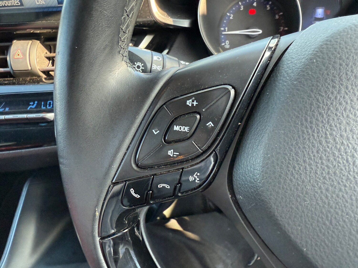 Used Toyota C-HR 2017 for sale - 75774679: Photo 18