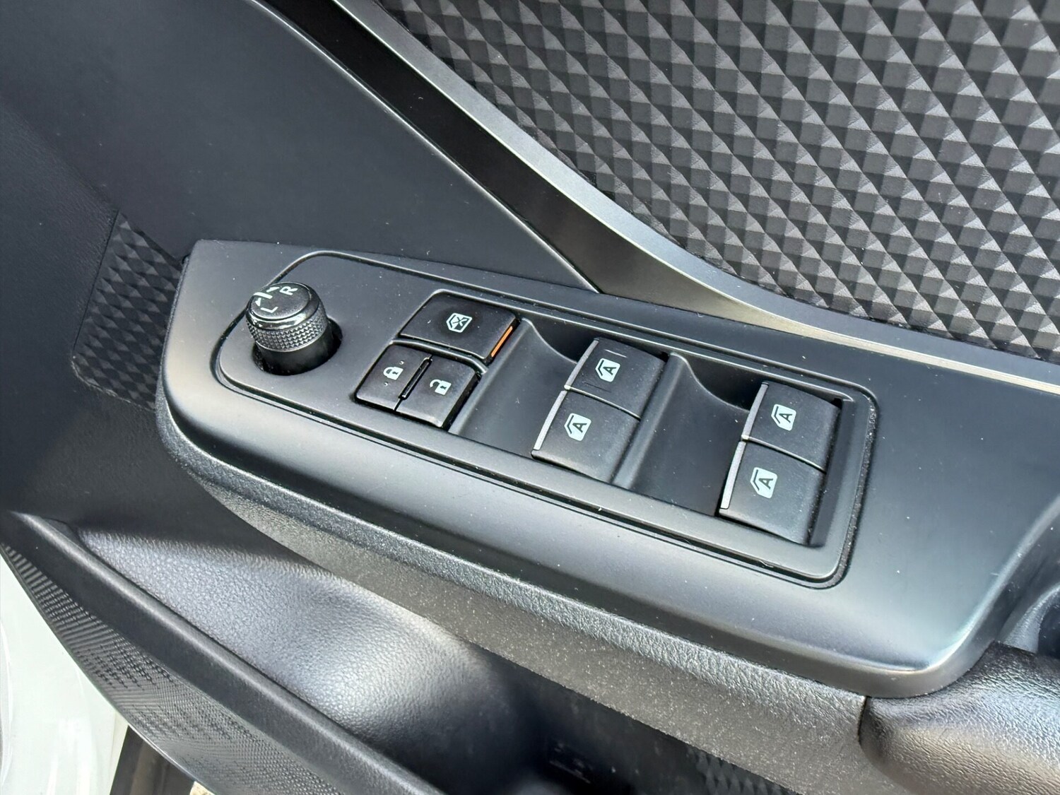 Used Toyota C-HR 2017 for sale - 75774679: Photo 22