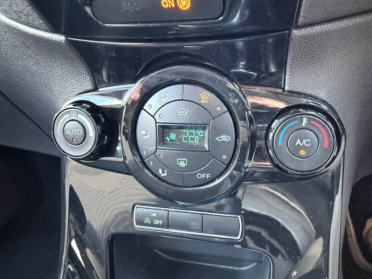 Used Ford Fiesta 2015 for sale - 76379866: Photo 14