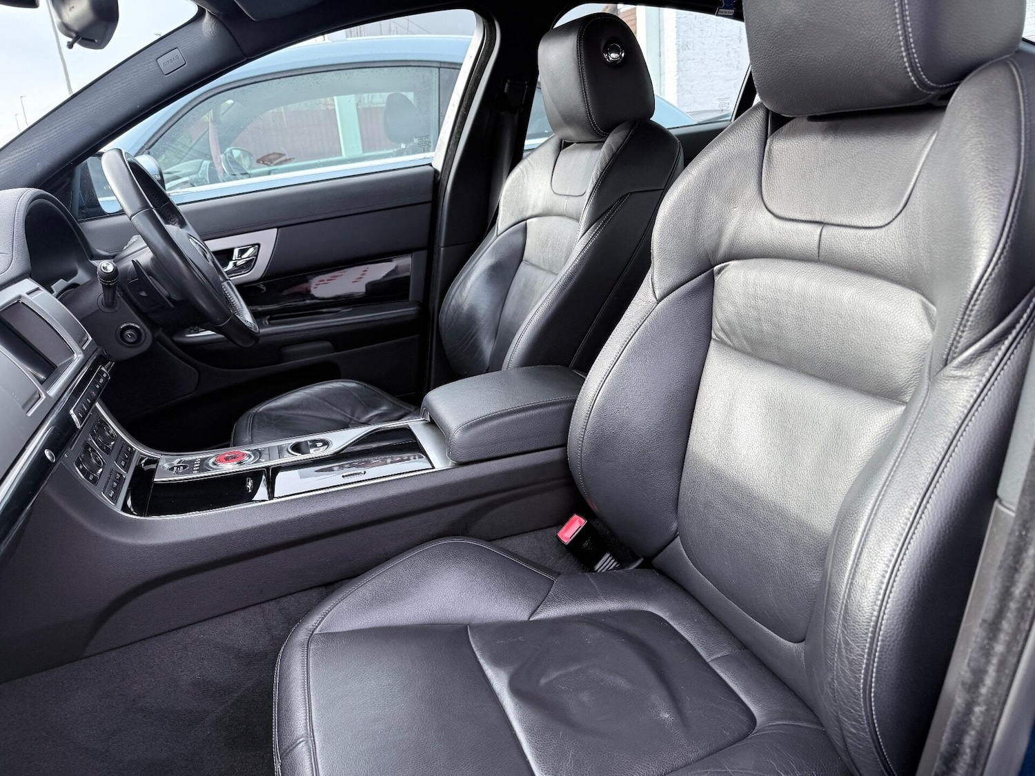 Used Jaguar XF 2015 for sale - 76723978: Photo 10