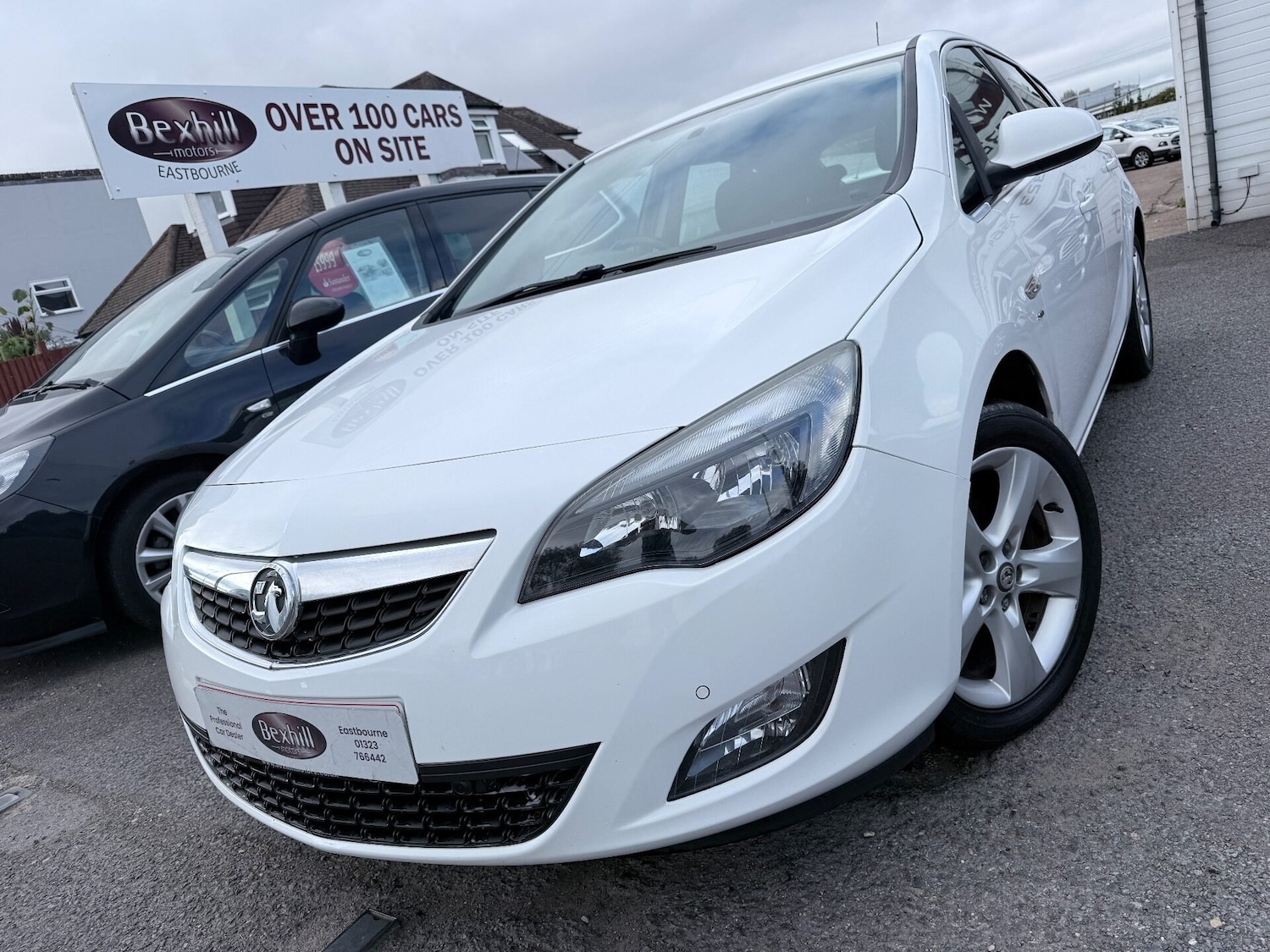 Used Vauxhall Astra 2011 for sale - 76069817: Photo 2