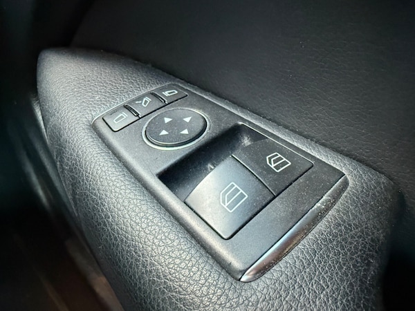 Used Mercedes-Benz C-Class 2011 for sale - 73592680: Photo 21