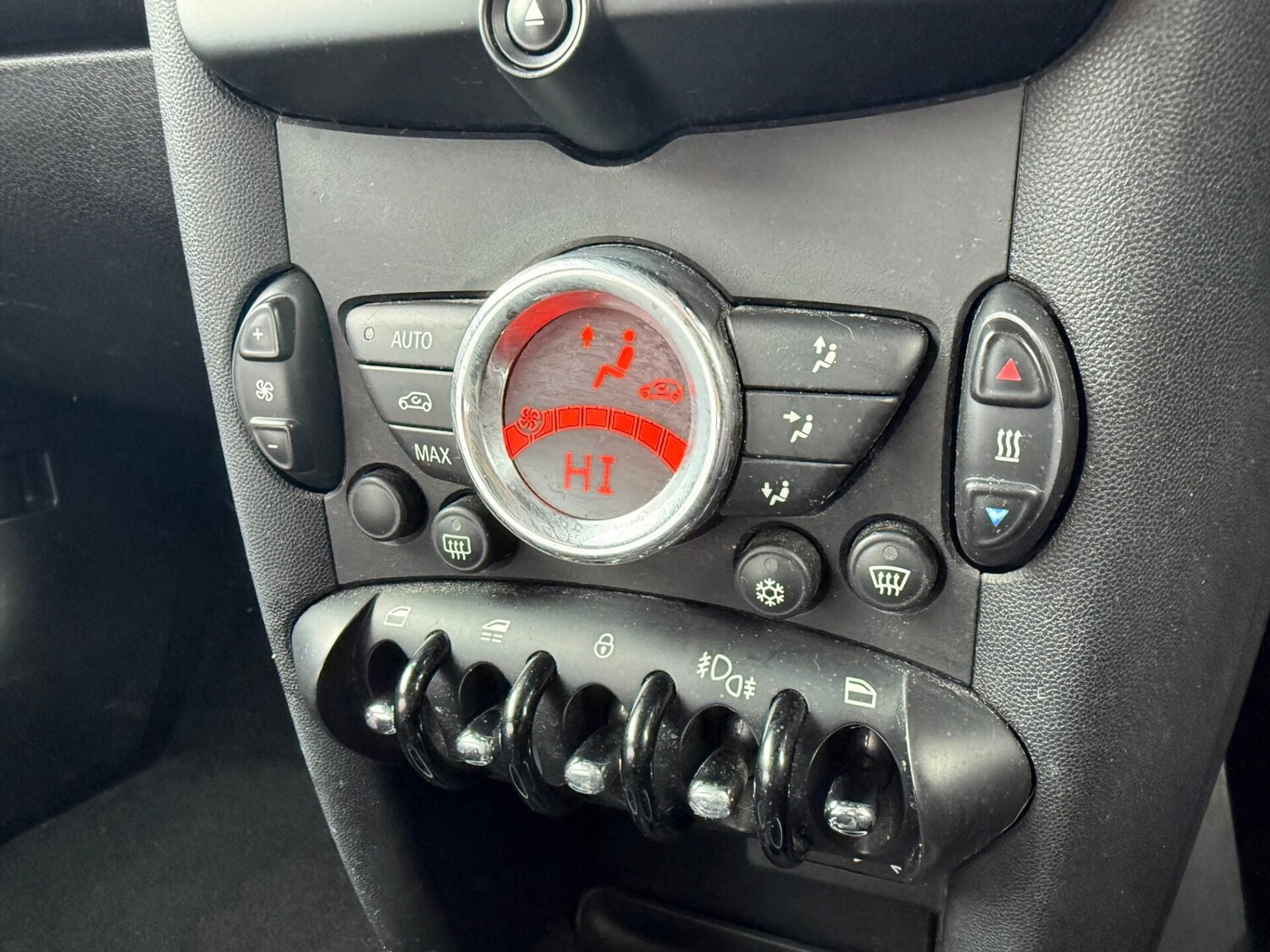 Used MINI Convertible 2011 for sale - 75683737: Photo 13