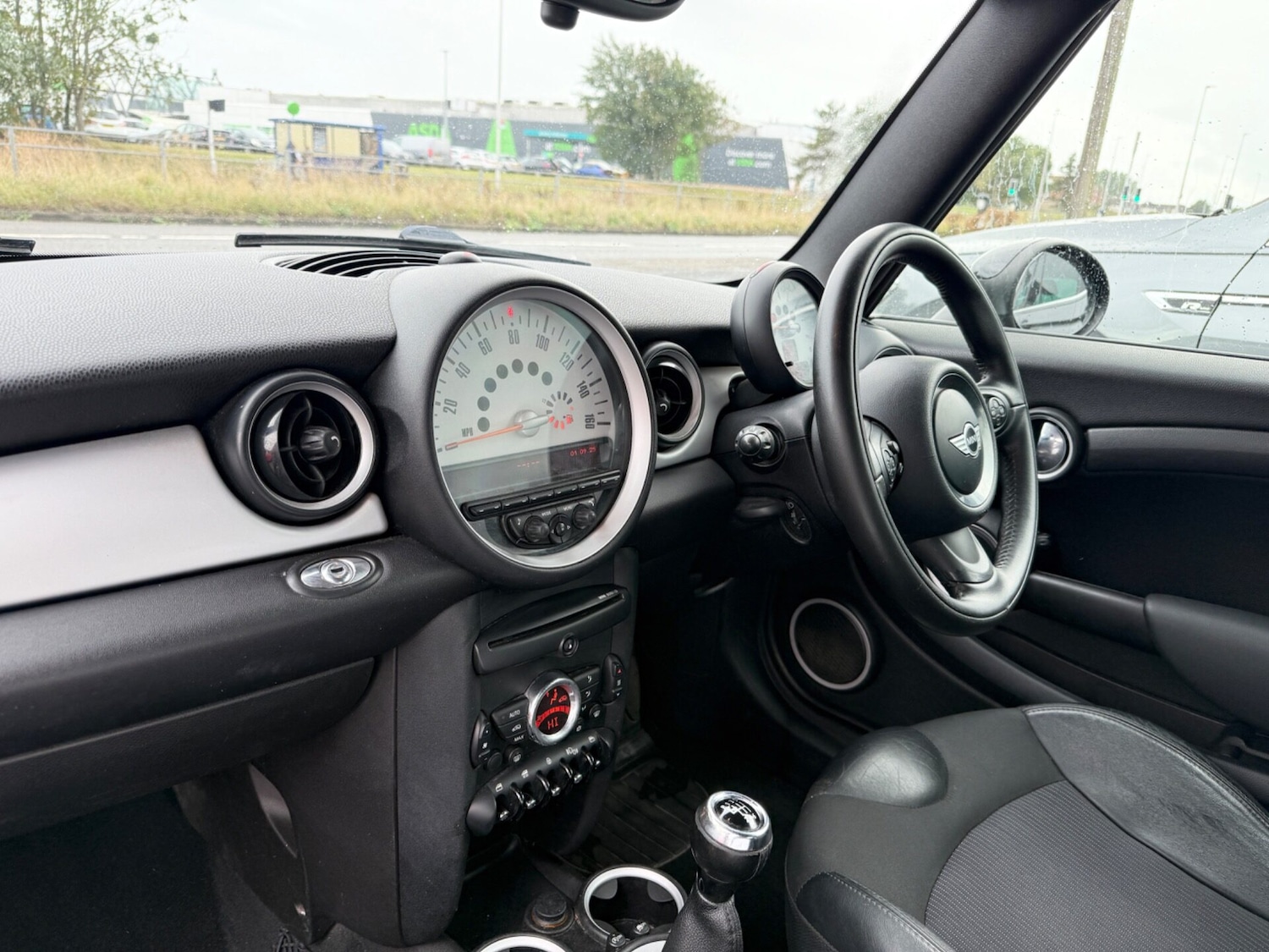 Used MINI Convertible 2011 for sale - 75683737: Photo 9