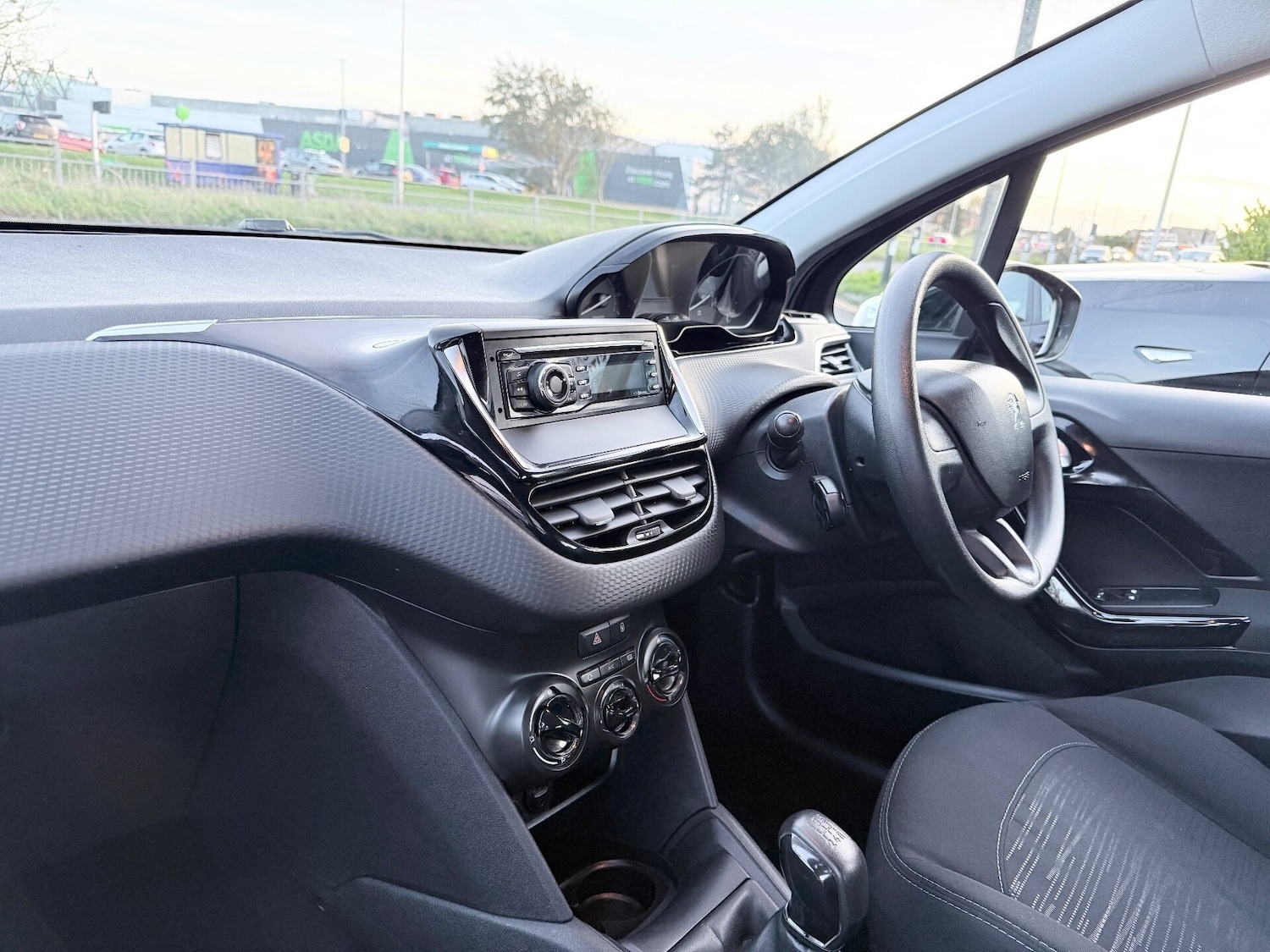 Used Peugeot 208 2016 for sale - 76379869: Photo 9