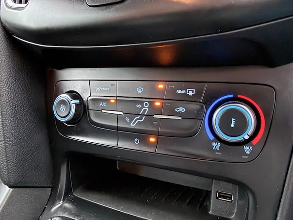 Used Ford Focus 2015 for sale - 76249349: Photo 16