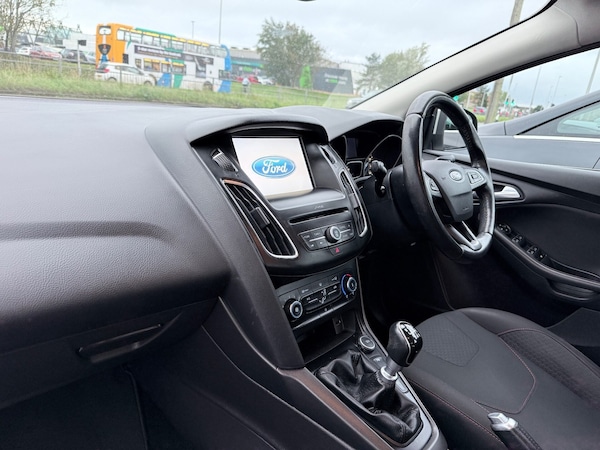 Used Ford Focus 2015 for sale - 76249349: Photo 9