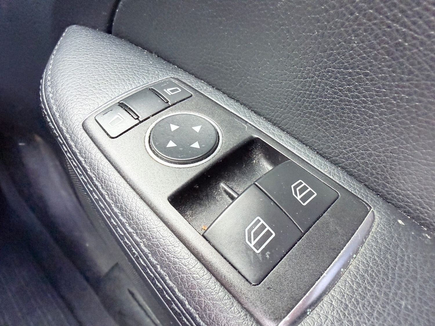 Used Mercedes-Benz SLK 2013 for sale - 76275230: Photo 23