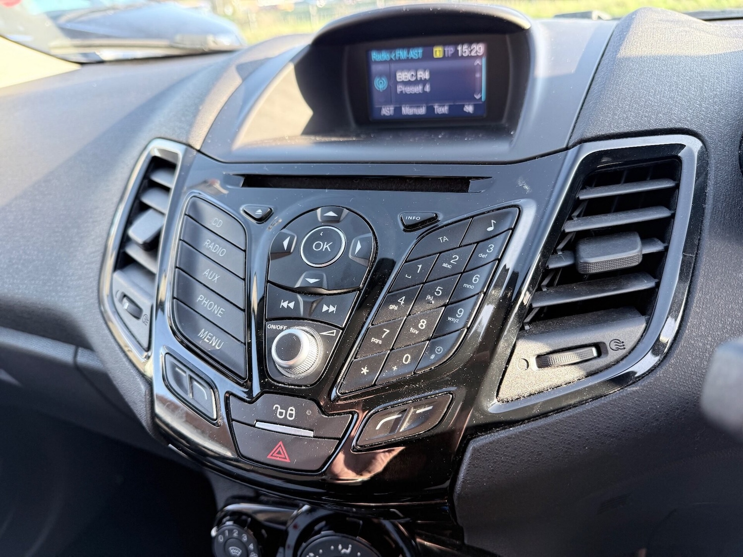 Used Ford Fiesta 2015 for sale - 76379872: Photo 16