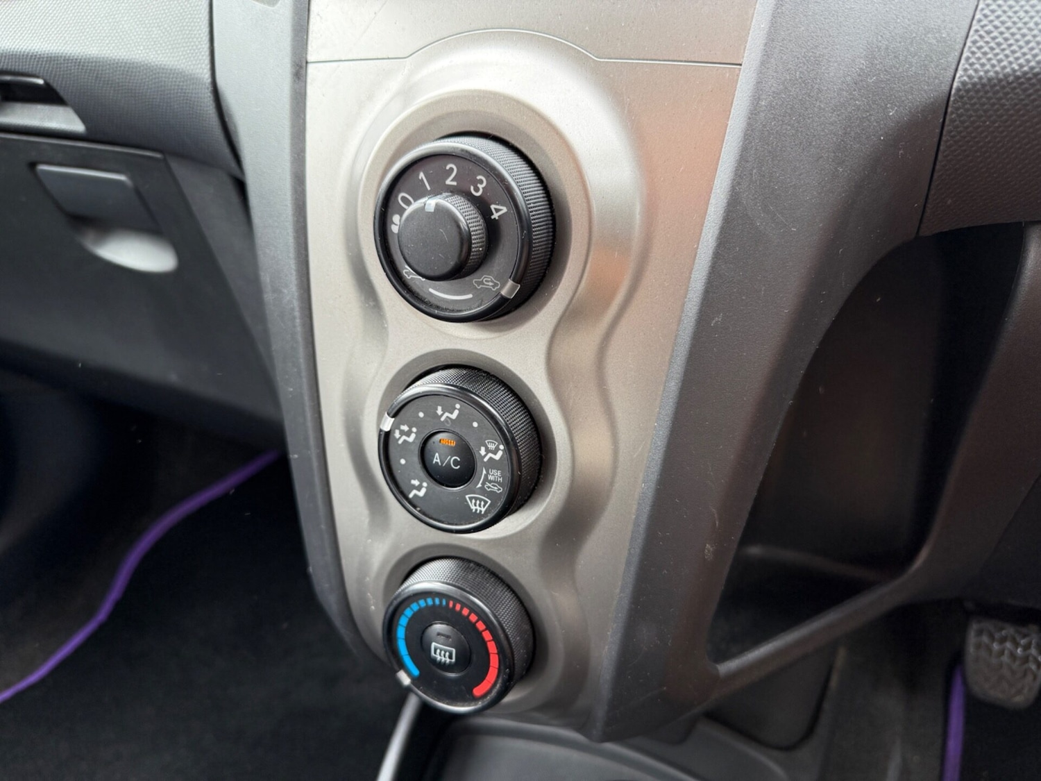 Used Toyota Yaris 2010 for sale - 76292356: Photo 12