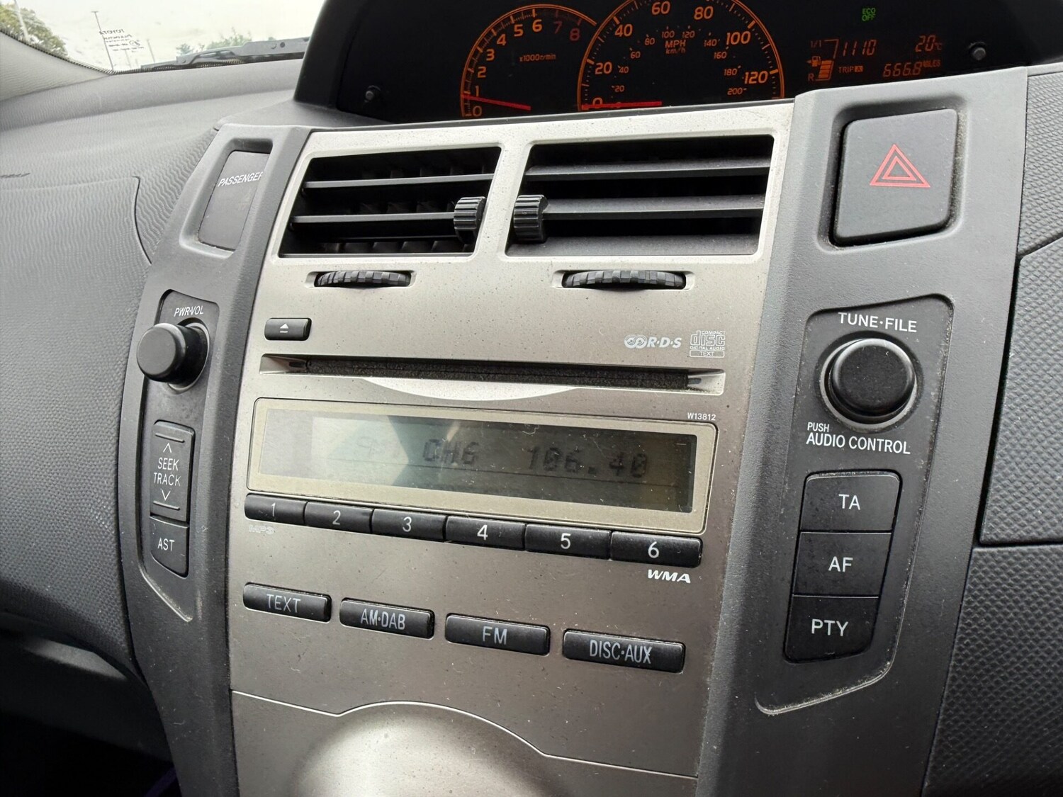 Used Toyota Yaris 2010 for sale - 76292356: Photo 13