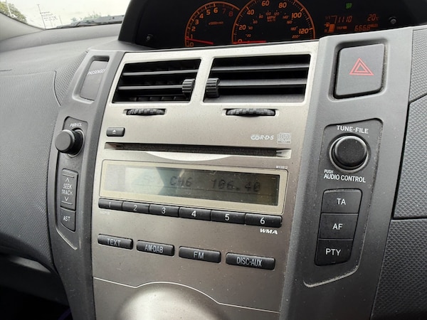 Used Toyota Yaris 2010 for sale - 76292356: Photo 13