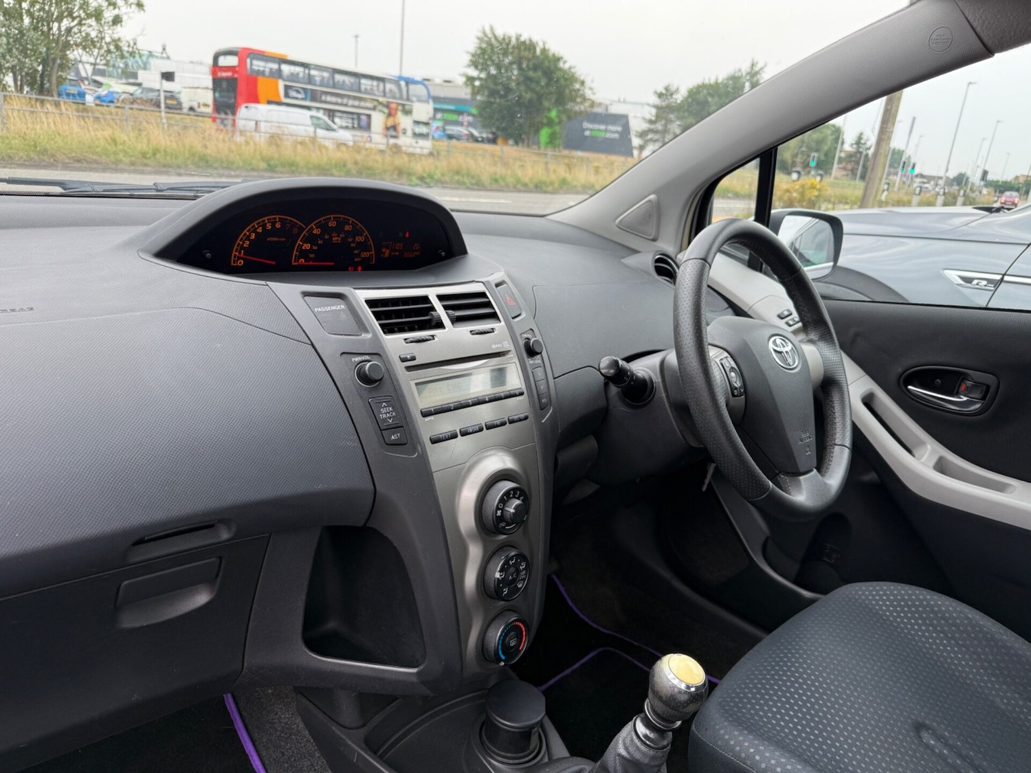 Used Toyota Yaris 2010 for sale - 76292356: Photo 8