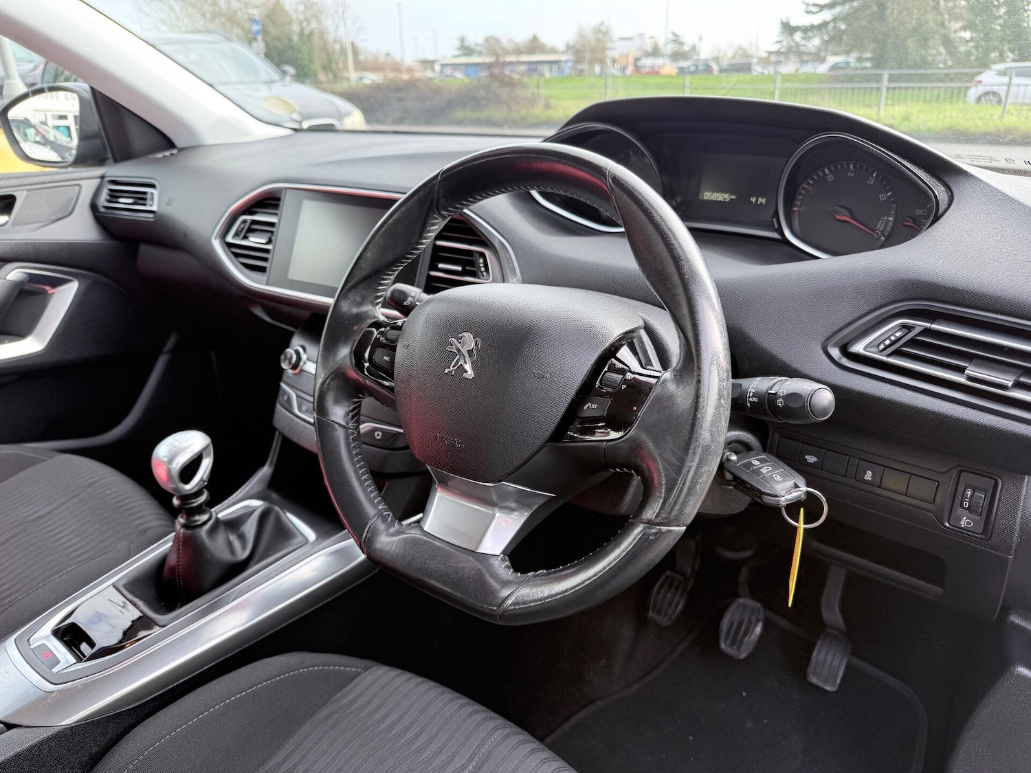 Used Peugeot 308 2014 for sale - 77365468: Photo 9