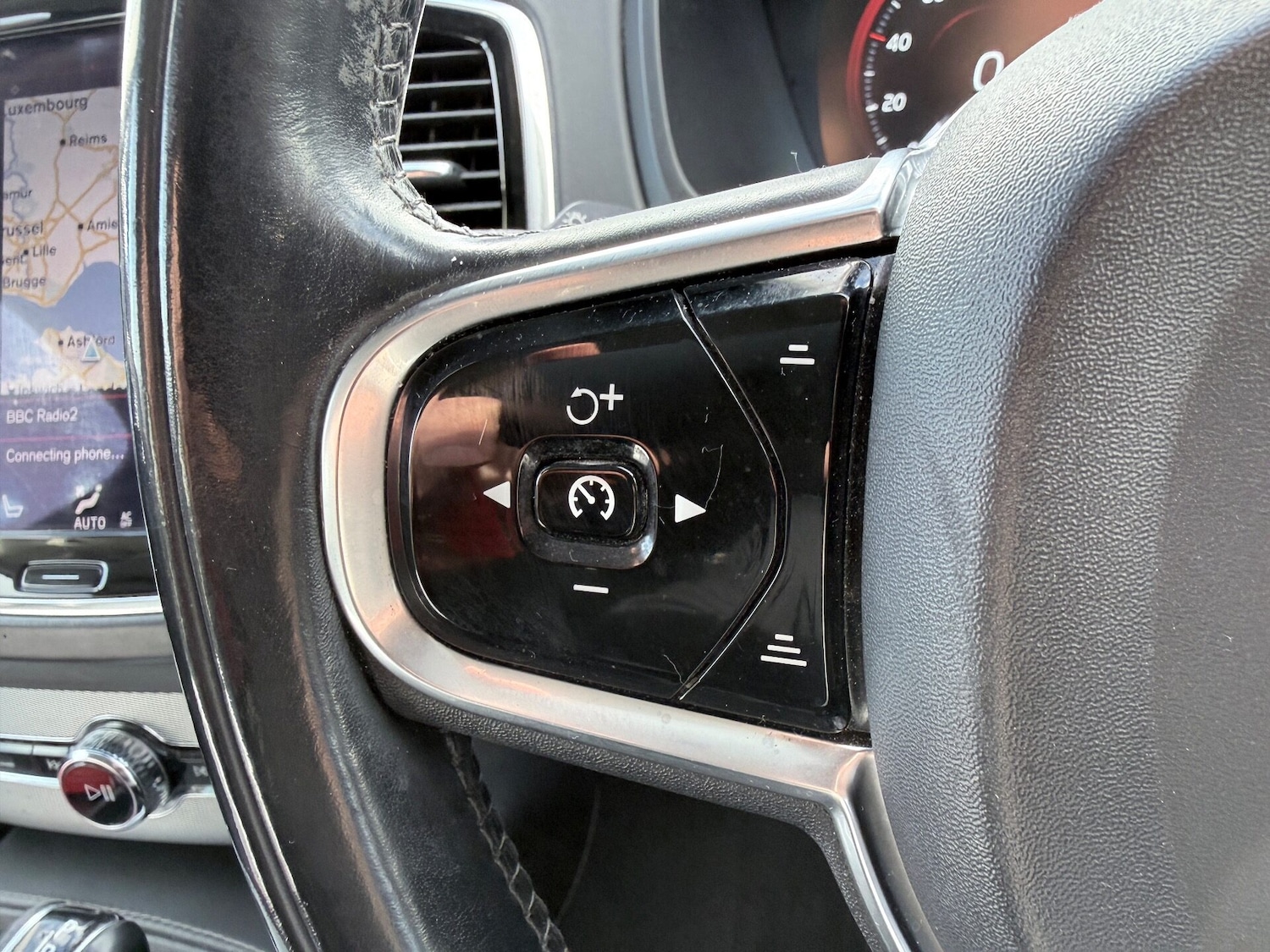 Used Volvo XC90 2015 for sale - 77199324: Photo 24