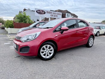 2015 - 1 HATCHBACK 5-Door