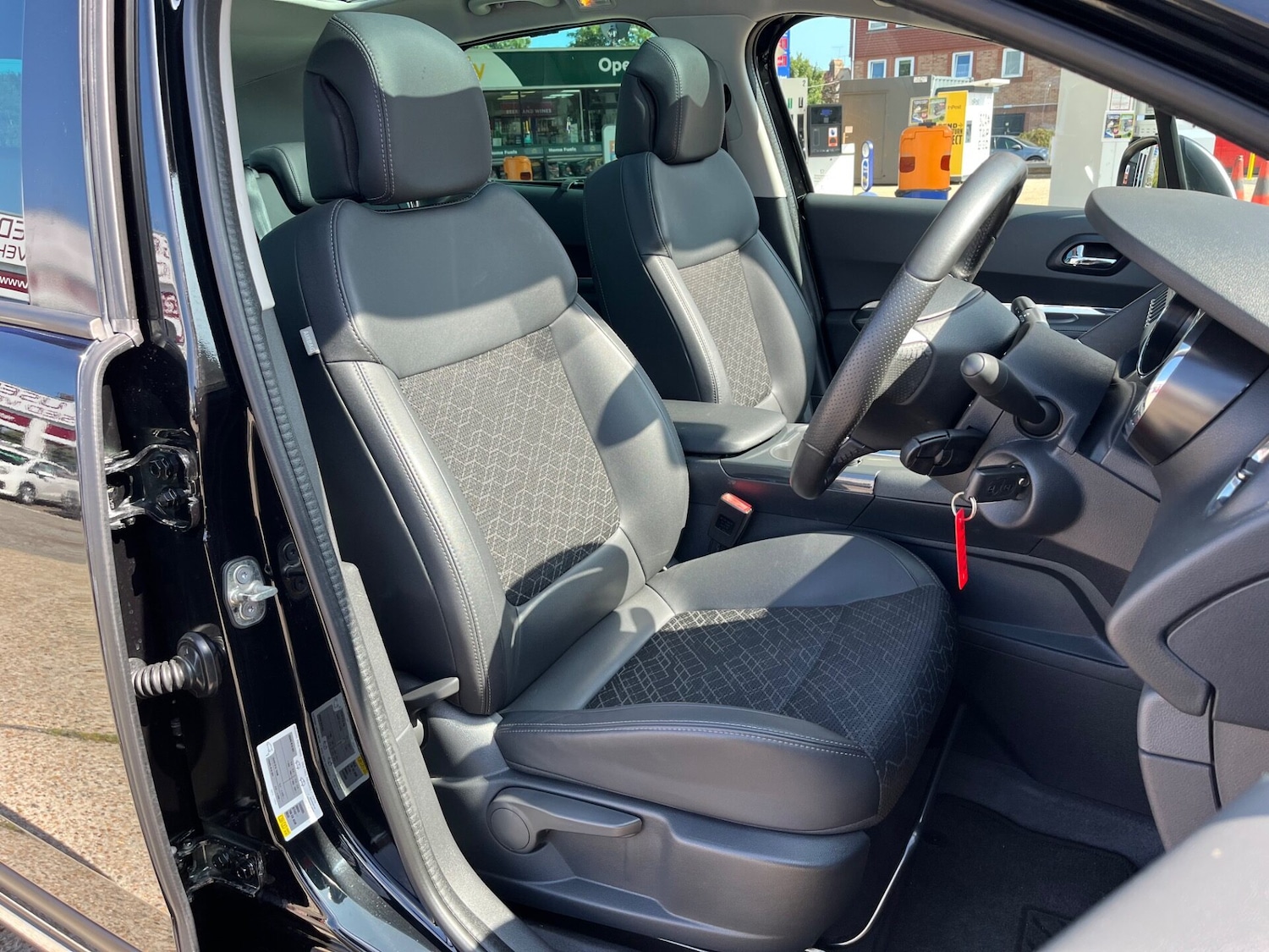 Used Peugeot 3008 2016 for sale - 76682453: Photo 3