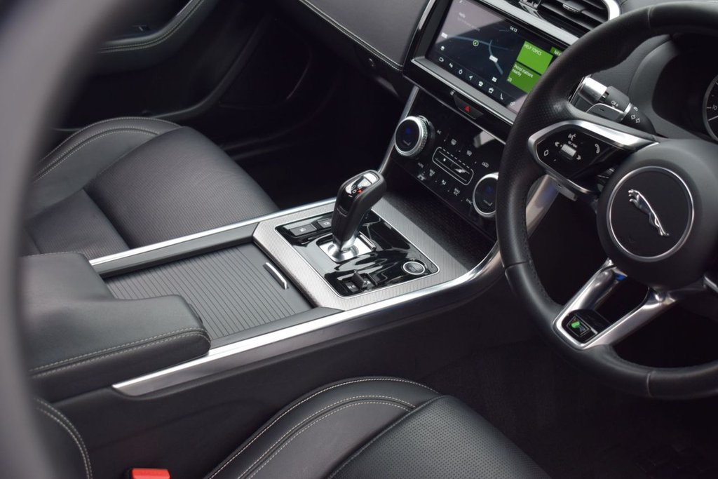 Used Jaguar XE 2020 for sale - 76322940: Photo 15