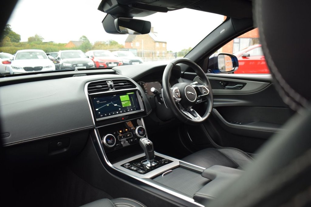 Used Jaguar XE 2020 for sale - 76322940: Photo 29