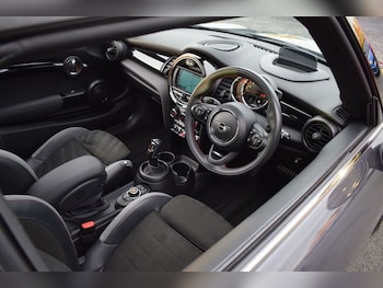 Used MINI Hatch 2019 for sale - 76535535: Photo