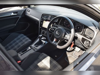 Used Volkswagen Golf 2018 for sale - 75537917: Photo