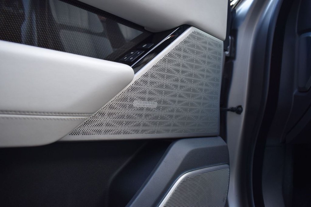 Used Land Rover Range Rover Velar 2017 for sale - 76080516: Photo 38