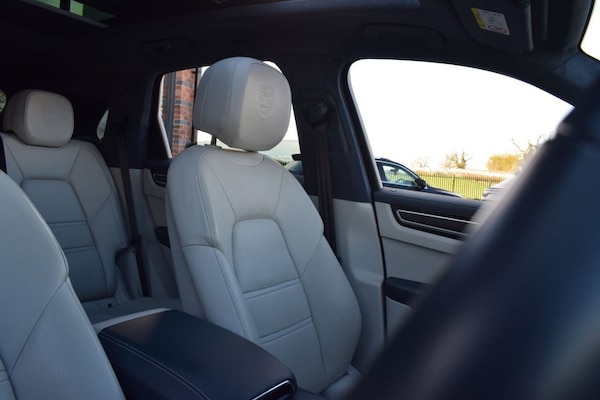 Used Porsche Cayenne 2019 for sale - 73831400: Photo 31