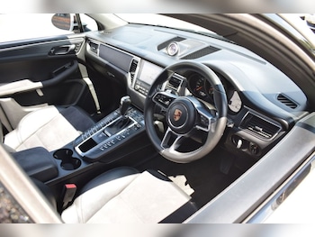Used Porsche Macan 2017 for sale - 79103359: Photo