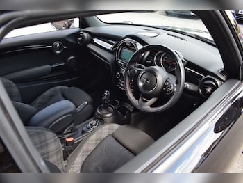 Used MINI Hatch 2018 for sale - 78943418: Photo