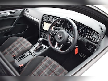 Used Volkswagen Golf 2018 for sale - 78110229: Photo