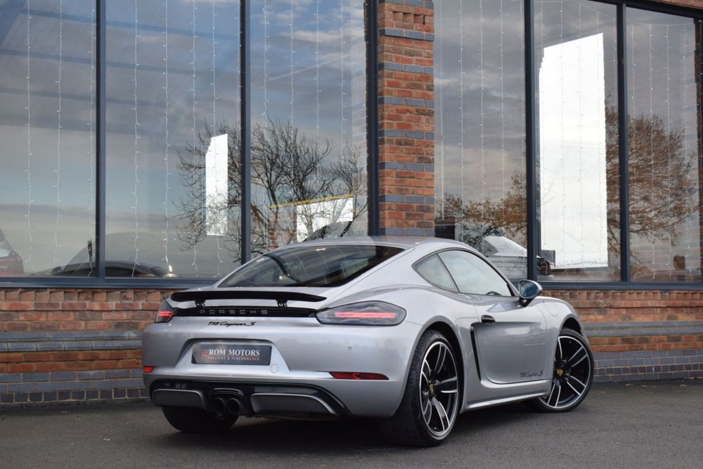 Used Porsche 718 Cayman 2017 for sale - 76841382: Photo 2